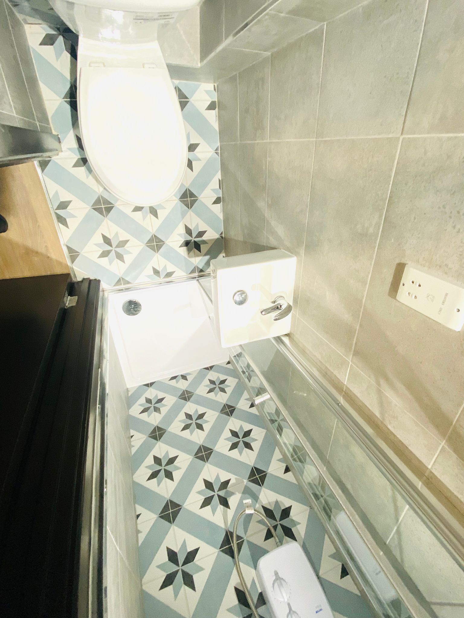 Modern Living – Studio in Flat 2, 23 Middle Road 6