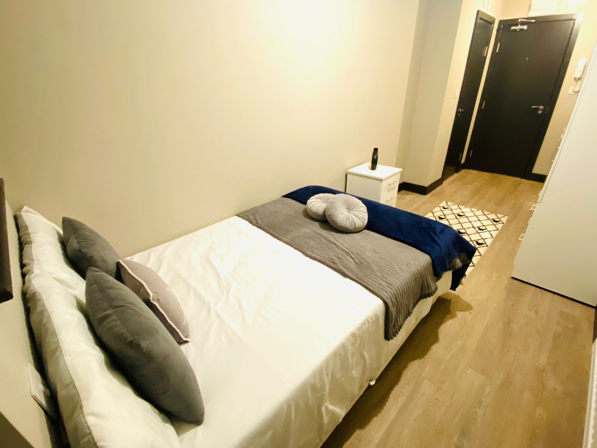 Modern Living – Studio in Flat 2, 23 Middle Road 5